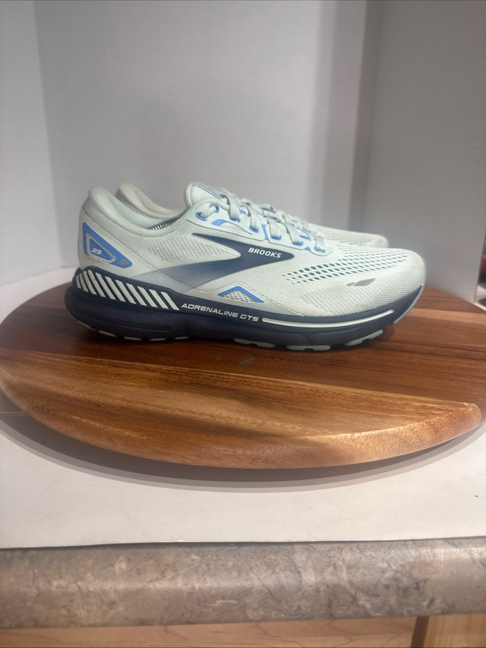 Brooks Adrenaline GTS 23 Shoes Women’s Size 10 Mint Blue Running Athletic